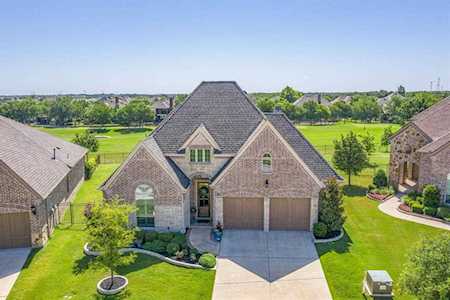 8925 Honeysuckle Drive Lantana, TX 76226
