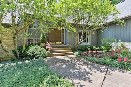 607 Woodlake Dr Louisville, KY 40245
