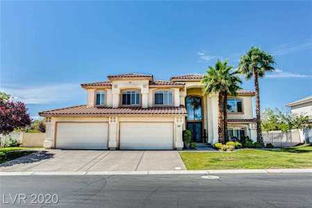 9921 Fox Springs Dr Las Vegas, NV 89117