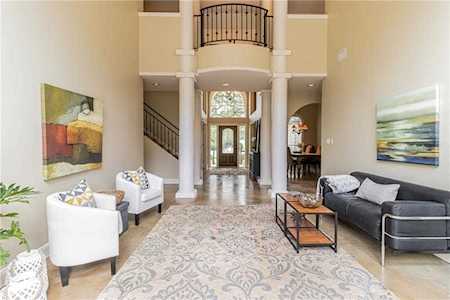 3 Windwood Ct The Hills, TX 78738