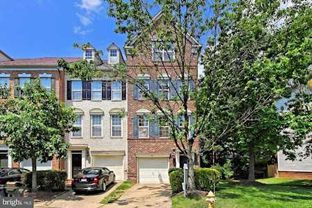 151 Barrett Place Alexandria, VA 22304