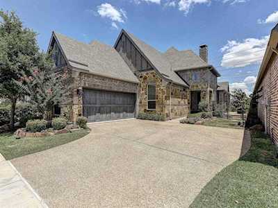 613 Royal Minister Boulevard Lewisville, TX 75056