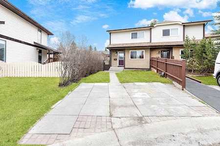 27B Ranchero Bay NW Calgary, AB T3G 1B6