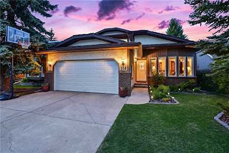 104 Strathcona Road SW Calgary, AB T3H 1Y6
