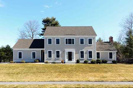 1 Hemlock Cir Shrewsbury, MA 01545