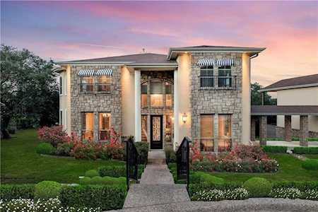 22304 Bute Dr Briarcliff, TX 78669