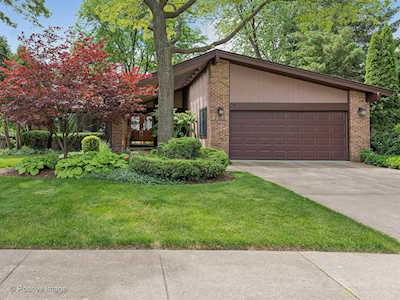 2516 Raleigh St Arlington Heights, IL 60004