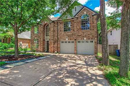 8015 Doe Meadow Dr Austin, TX 78749