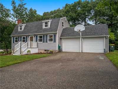 10 Powder Mill Ln Smithfield, RI 02828
