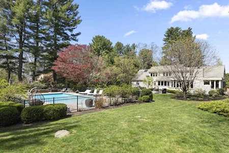 20 Greystone Rd Dover, MA 02030