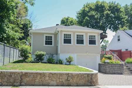 205 N Llewellyn St Lowell, MA 01850