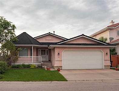 16 Hawkmount Heights NW Calgary, AB T3G 3S4