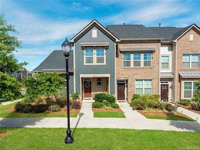 2703 Tranquil Oak Place Charlotte, NC 28206