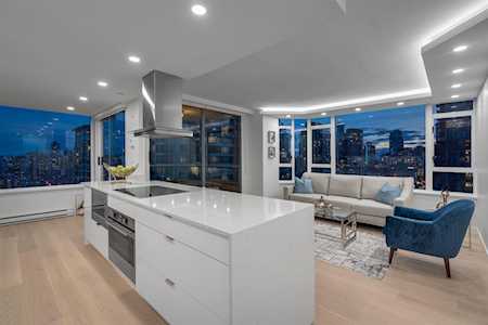 888 Hamilton Street #2203 Vancouver, BC V6B 5W4