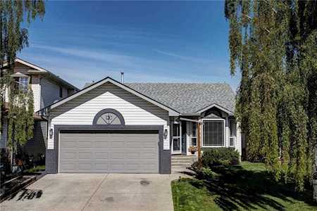 52 Riverview Mews SE Calgary, AB T2C 3Z8