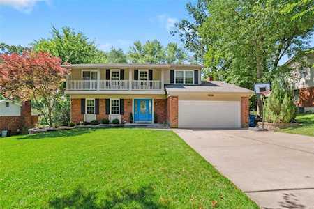 90 Breezeview Ballwin, MO 63021