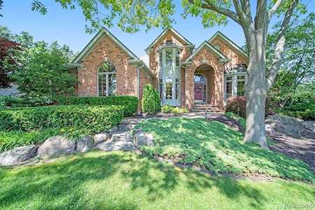 400 Inverness Highland Twp, MI 48357
