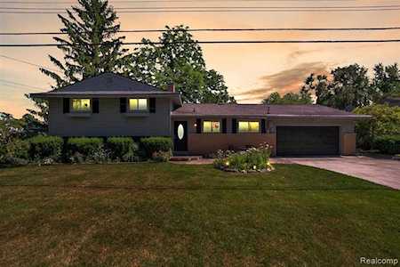 3305 Moraine Dr Brighton Twp, MI 48114