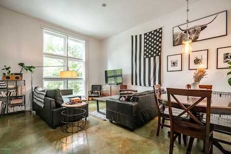 2745 Grinstead Dr #105 Louisville, KY 40206