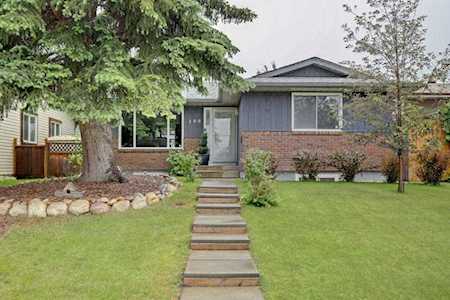 199 Midlawn Close SE Calgary, AB T2X 1A7