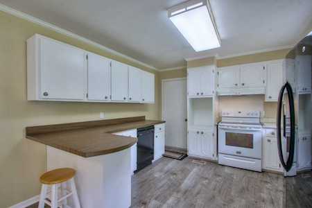 3188 Robwood Dr Nashville, TN 37207