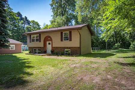 594 E Highland Rd Howell, MI 48843