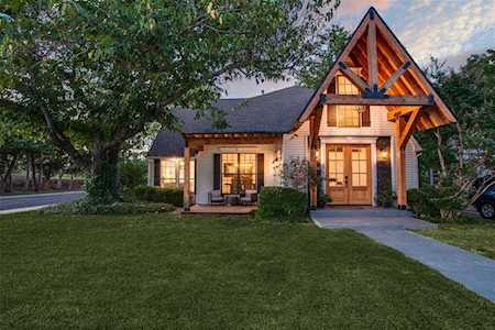 5803 Ravendale Lane Dallas, TX 75206