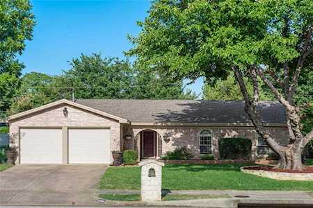 2204 Hurstview Drive Hurst, TX 76054