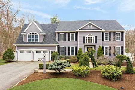 18 Forest Hill Dr North Smithfield, RI 02896
