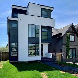2 Rosetree Crescent NW Calgary, AB T2K 1M9
