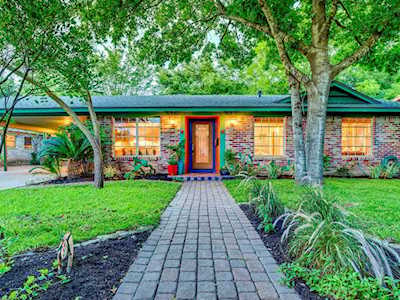 2908 Pinecrest Dr Austin, TX 78757