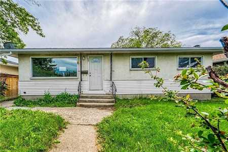 623 34 Avenue NE Calgary, AB T2E 2K3