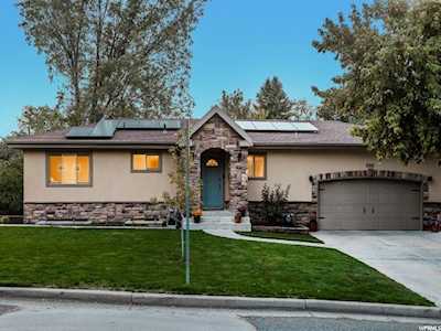 2950 E Apple Blossom S Ln Holladay, UT 84117