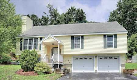 11 Sunrise Ave Worcester, MA 01606