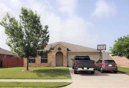 1610 Sequoia Drive Krum, TX 76249