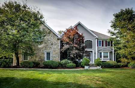 44 Pond View Rd Holliston, MA 01746