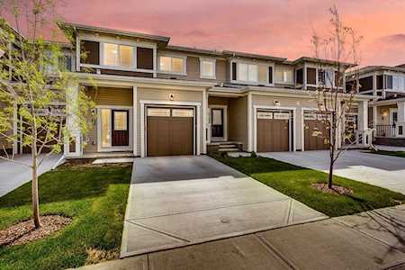 349 Hillcrest Square SW Airdrie, AB T4B 4B3