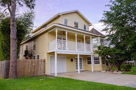 818 Cedar Rd Clear Lake Shores, TX 77565