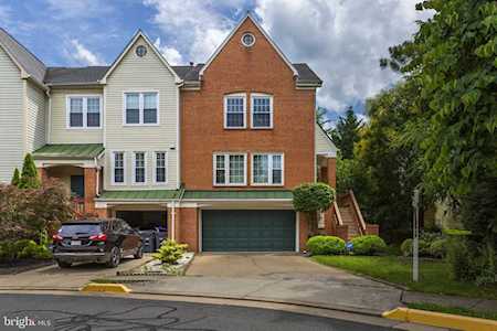 6415 Knapsack Ln Centreville, VA 20121