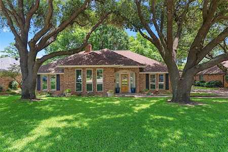 2706 Summit Ridge Street Grapevine, TX 76051