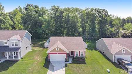 3674 Amber Oaks Dr Howell Twp, MI 48855