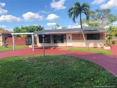 6141 Wiley St Hollywood, FL 33023
