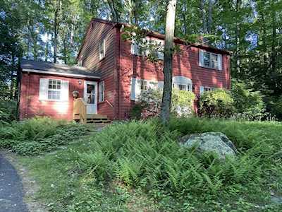 36 Wells Park Rd Sturbridge, MA 01566
