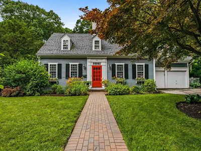 61 Whittier Rd Wellesley, MA 02481