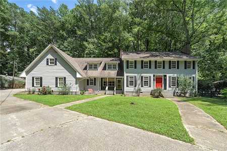 3030 Dodson Dr East Point, GA 30344