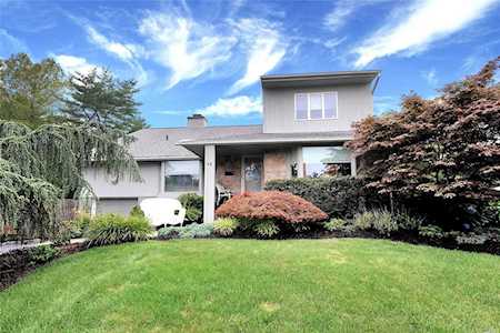 35 Merit Ln Jericho, NY 11753