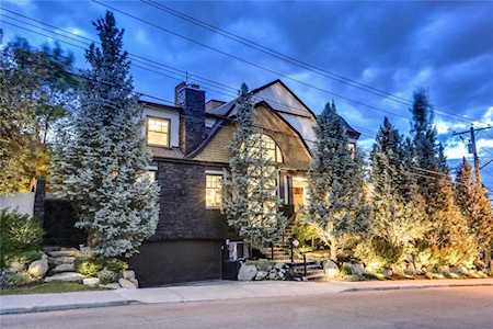2105 19 Street SW Calgary, AB T2T 4W8