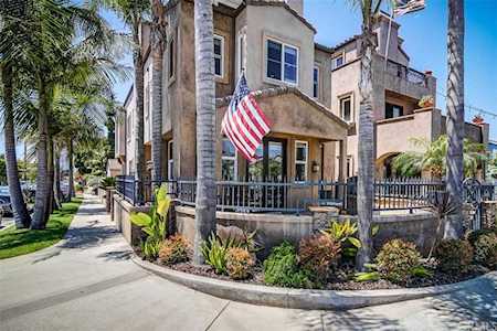901 Huntington Street Huntington Beach, CA 92648