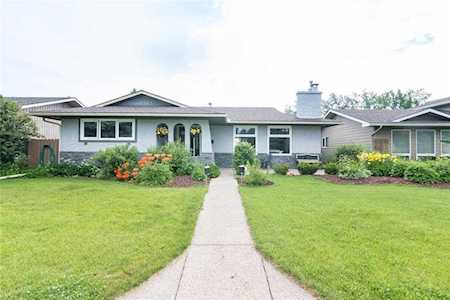424 Parkridge Crescent SE Calgary, AB T2J 4Z4