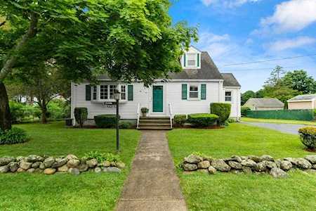 28 Mayflower Rd Woburn, MA 01801